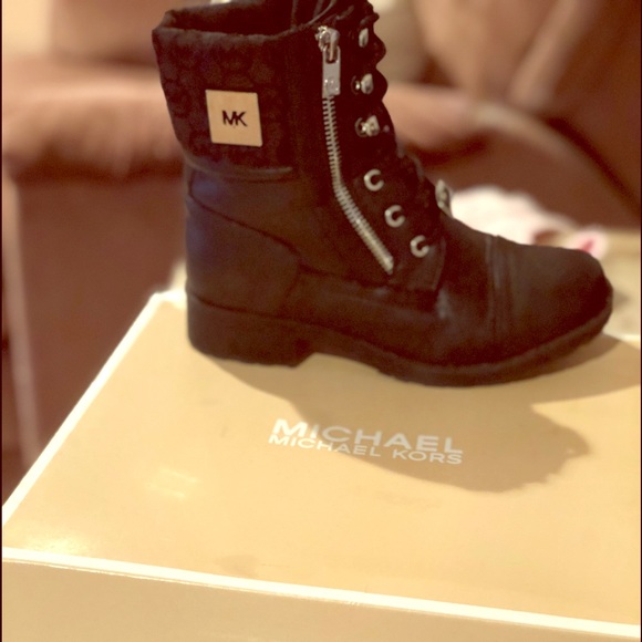 Girls Michael Kors boots - Picture 1 of 1